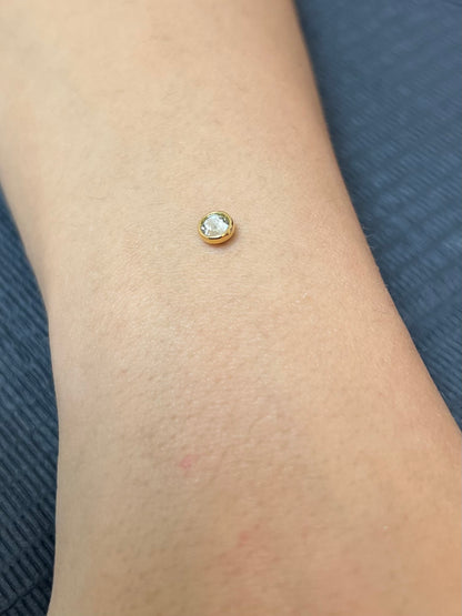 18k Dermal Top Round Sparkle