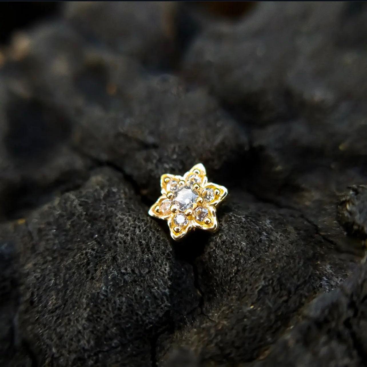 18k Gold Dermal Top Flower